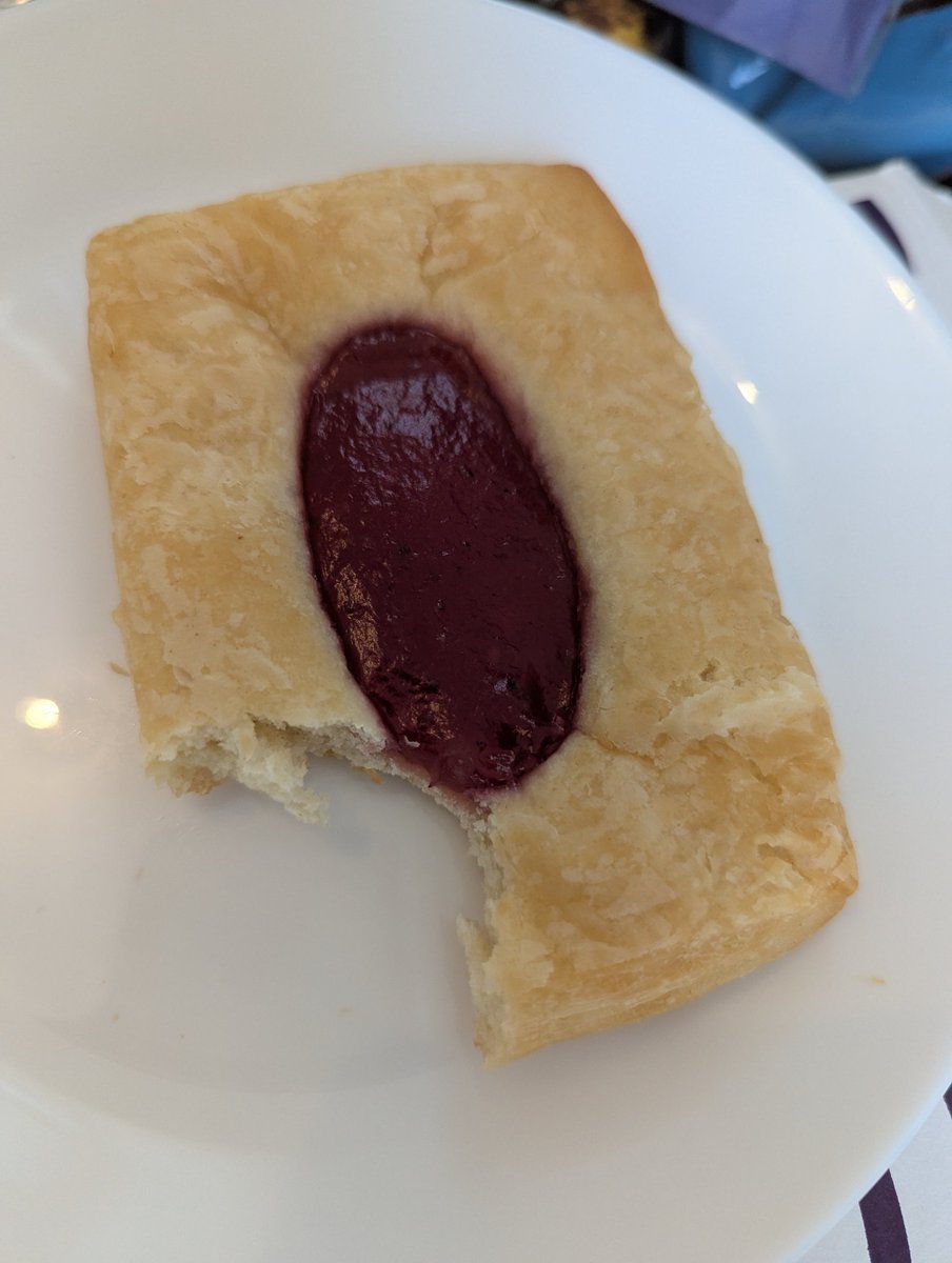 The_Otherness_'s tweet photo. This doesn't look that appetizing. It tasted good though. #dessert #food #foodie #yum https://t.co/52hoskVXKD