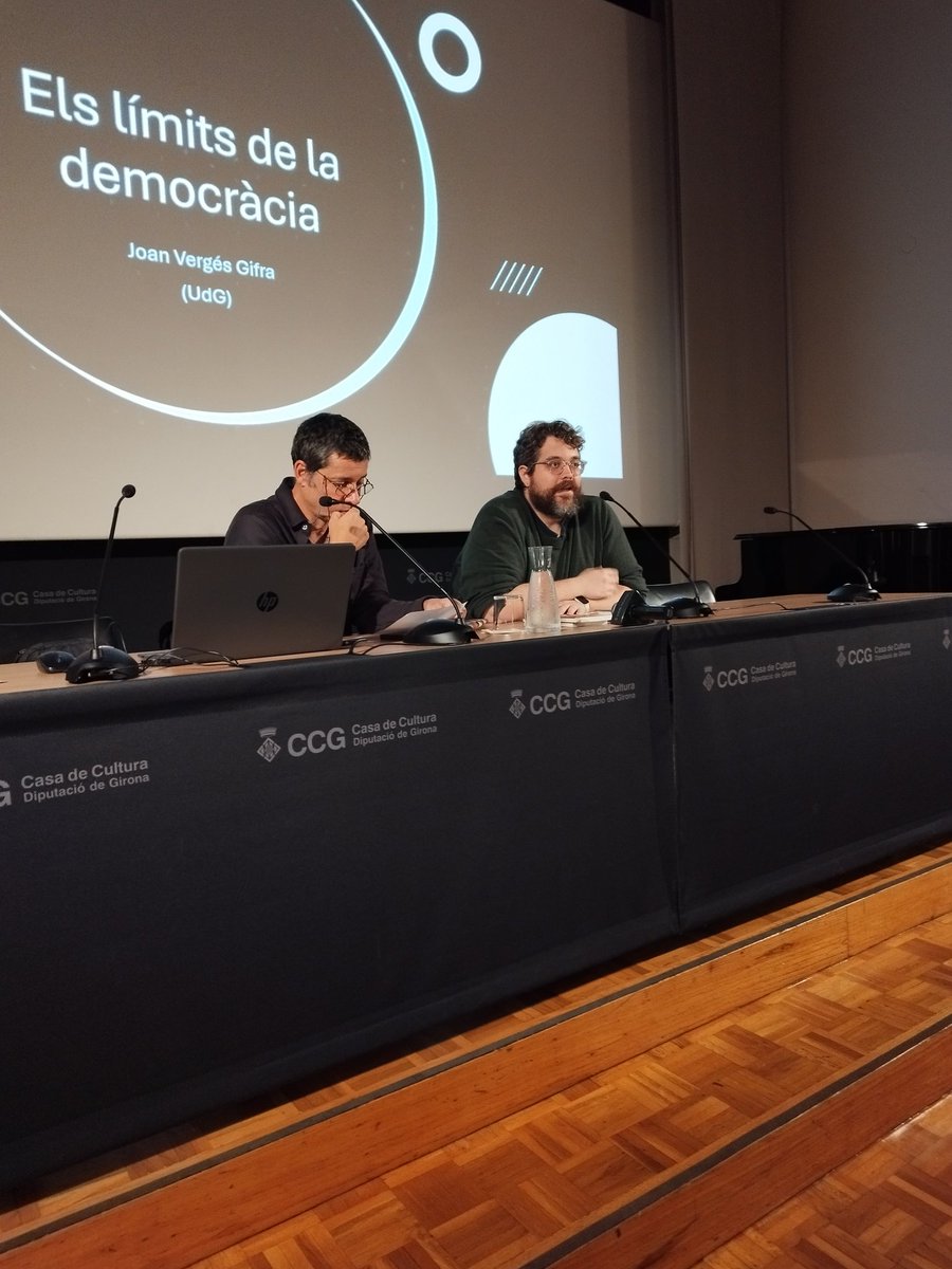 La democràcia avui afronta grans reptes  i riscos. En parlarem durant cinc setmanes a la <a href="/casadeculturagi/">Casa Cultura Girona</a> en un cicle inaugurat aquest vespre per Joan Vergés <a href="/UdGFerraterM/">CàtedraFerraterMora</a>  i coordinat per <a href="/AlexAgustiPolis/">Àlex Agustí-Polis</a>. 
👉🏻Dimecres, 12: Ignacio Sánchez-Cuenca (19 h)