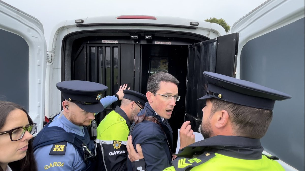 realJosiahBurke's tweet photo. Today in Dublin my brother @EnochBurke was again faced with imprisonment after refusing to call a child “they”.

Let me be clear. No amount of unjust fines or prison time will force us to sell out.

Christianity is being criminalised. It’s past time to stand up and be counted. https://t.co/s2Sgp8KZZu