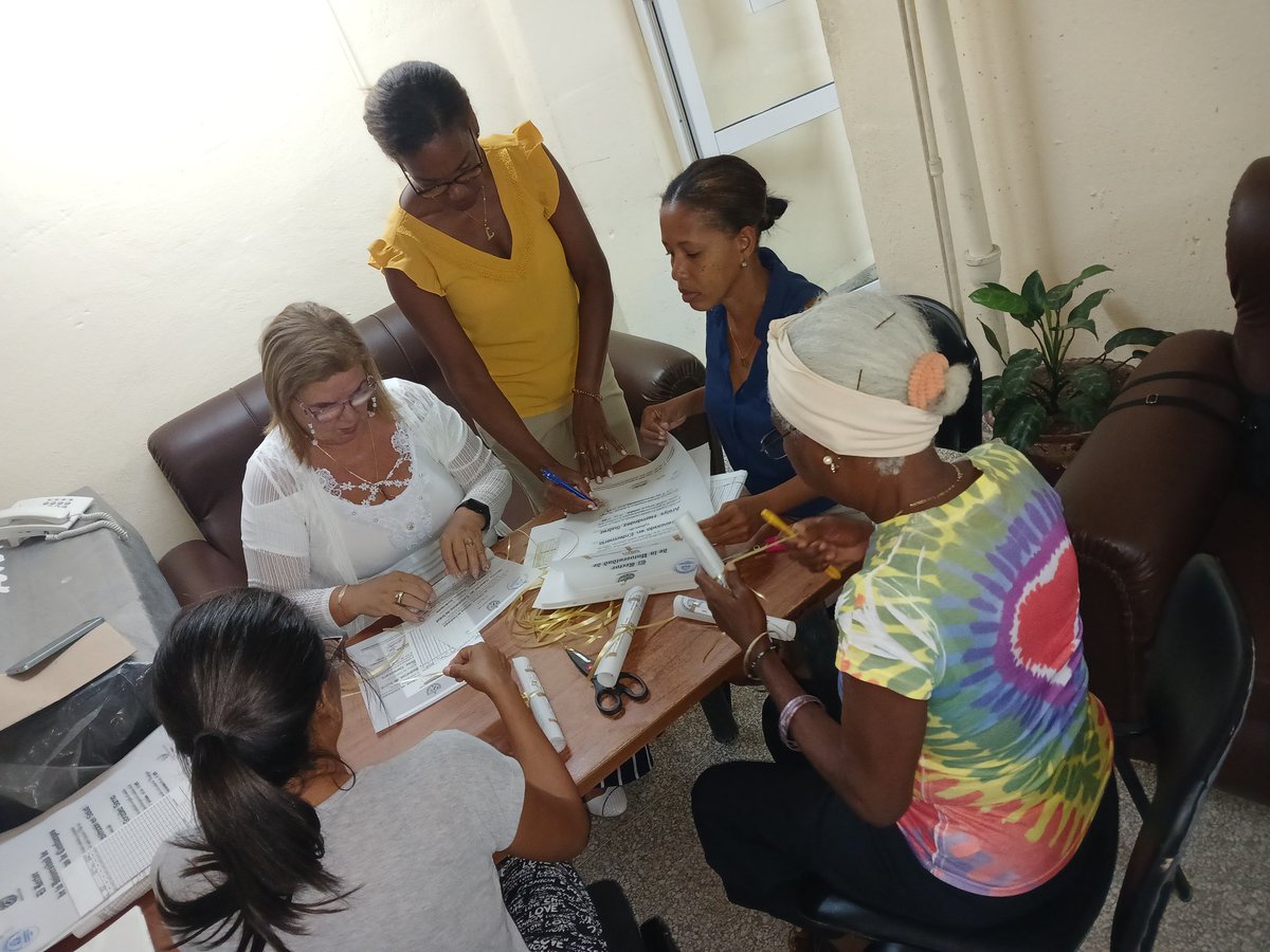 Con gran satisfacción, informamos a la comunidad educativa y al público en general que nuestra institución, comprometida con la formación de profesionales de la salud, se encuentra en la etapa final de preparación para la ceremonia de graduación de una nueva corte estudiantil.