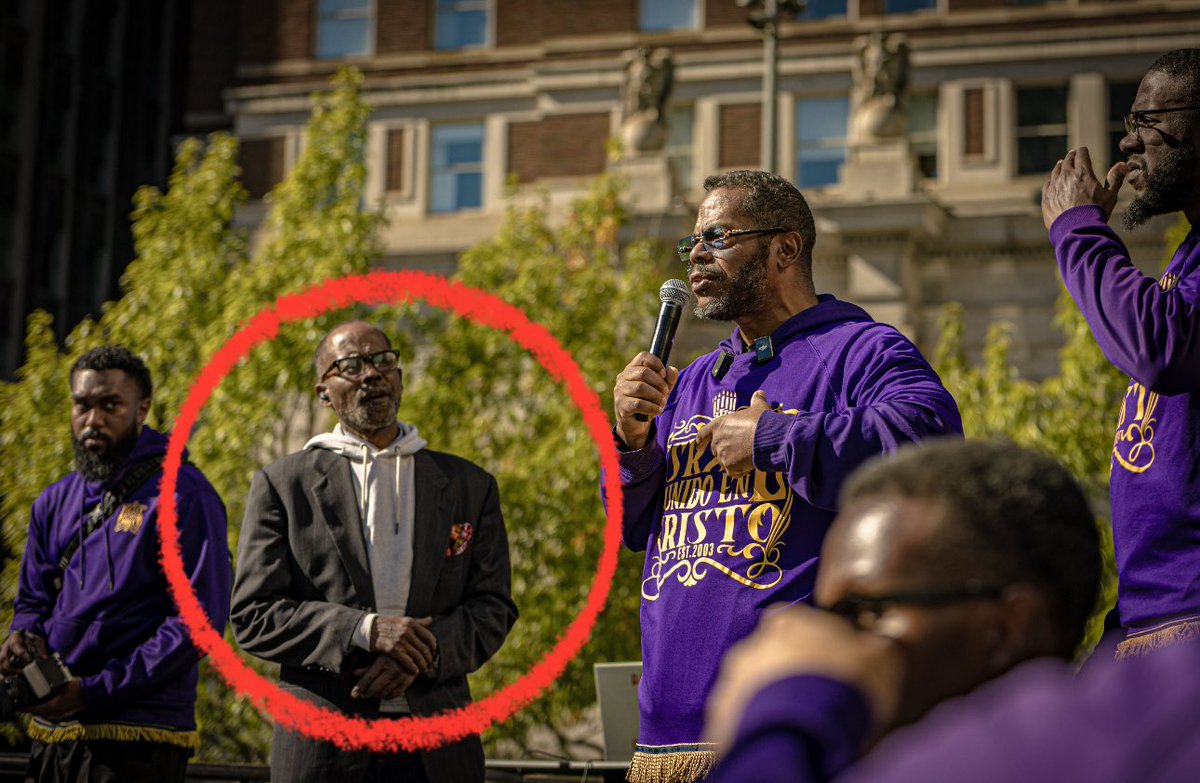 BishopNathanyel's tweet image. This ol dude #ogbonnahagins with no vision rushed IUIC off the stage during the million man march rally so he can see young boys jump up and down twerking. @OgbonnaHagins