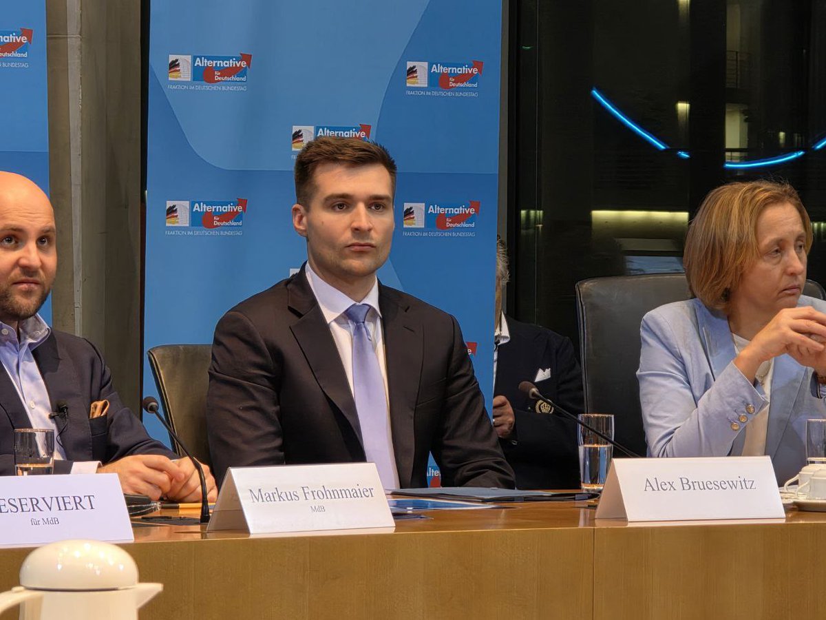 Social-Media-Berater von US-Präsident Donald Trump 🇺🇲 Alex Bruesewitz jetzt zu Besuch bei der AfD-Fraktion im deutschen Bundestag 🇩🇪

t.me/WendezeitHanno…