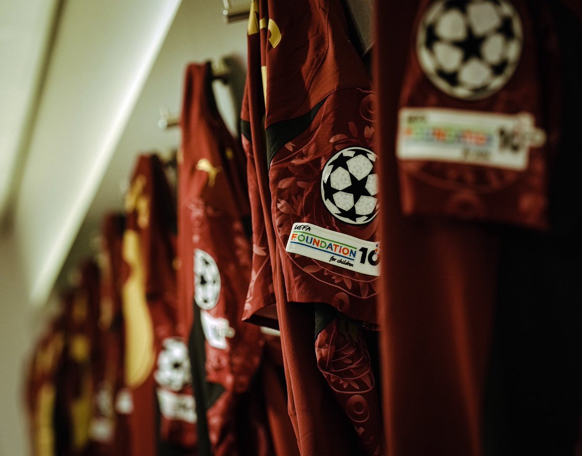 GalatasaraySK's tweet photo. Karşılaşma öncesinde soyunma odamız hazır! ✅ 

#AJAvGS #UCL https://t.co/NAZ8TvG2qu
