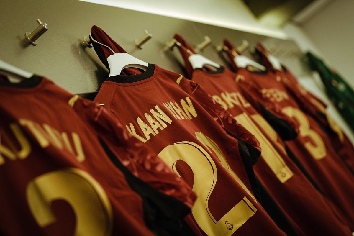 GalatasaraySK's tweet photo. Karşılaşma öncesinde soyunma odamız hazır! ✅ 

#AJAvGS #UCL https://t.co/NAZ8TvG2qu