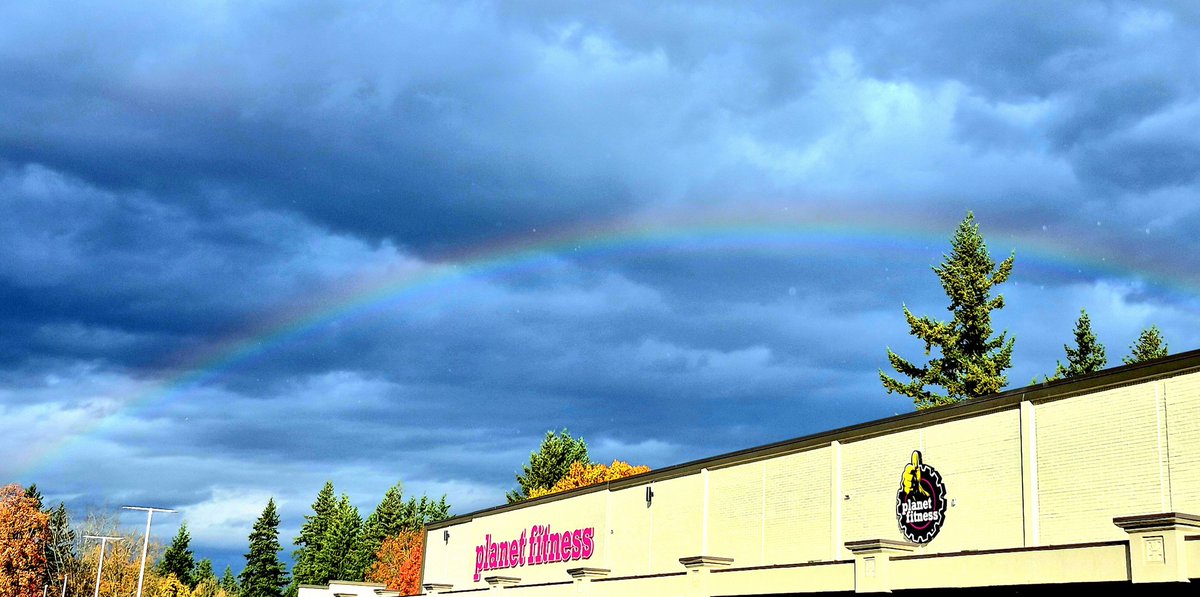 chriscabe3's tweet image. Earlier today #rainbow in #greshamOR before all the strong showers move in #orwx @CamilaOrtiTV @major_weather @fox12oregon
