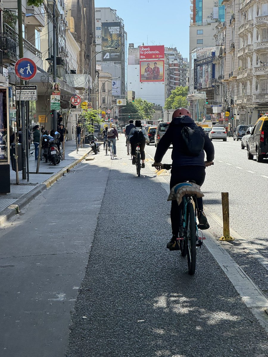 Que lindo ver como esta transformación se fue afianzando en el tiempo con los distintos gobiernos. La buena política pública, perdura.

Av. Corrientes 10am - Av. Córdoba 6.30pm