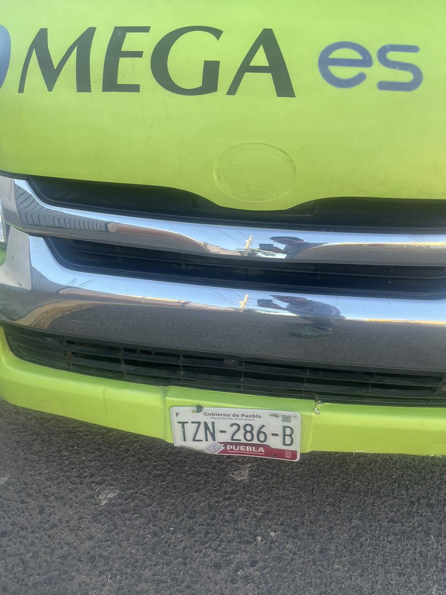 DiCruAl's tweet photo. @Megacable @SSC_Pue me podrían ayudar a mover esta unidad de Megacable, se quedó enfrente de mi entrada y no puedo salir https://t.co/ErVGoZ0Liu
