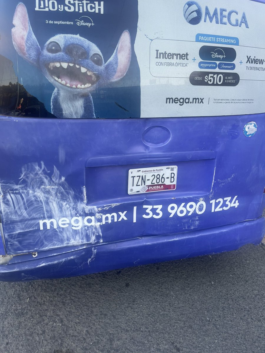 DiCruAl's tweet photo. @Megacable @SSC_Pue me podrían ayudar a mover esta unidad de Megacable, se quedó enfrente de mi entrada y no puedo salir https://t.co/ErVGoZ0Liu
