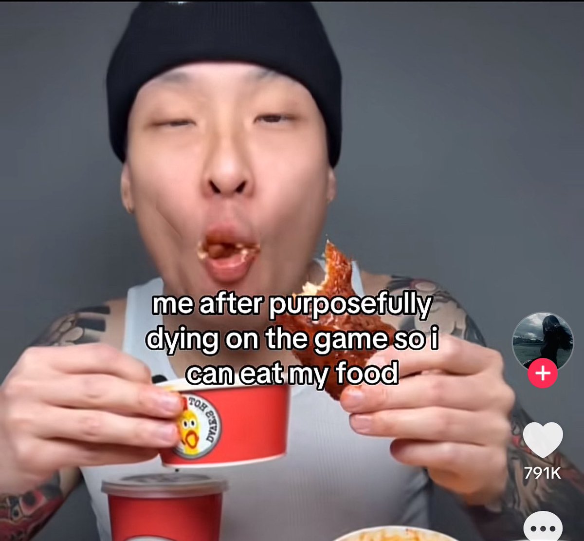 sophiawowow's tweet image. I sneak bites mid kite