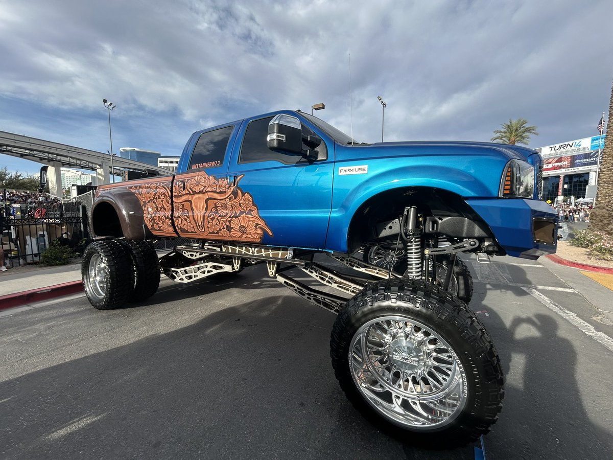 CropProCory's tweet photo. Definitely #farmuse @SEMASHOW @phantom_naicam https://t.co/A5m34HiV2l