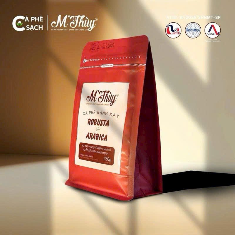 Có một loại cà phê ngon mà Noah uống mỗi sáng mang tên cà phê M’Thuỳ. Gu cà phê mỗi người mỗi kiểu nhưng thực sự Noah muốn giới thiệu sản phẩm này đến với nhiều người xung quanh hơn. Vì mê cái chất lượng rang xay thủ công bên chị <a href="/JeansNgoc/">Minh Thuỳ | Stella</a> .