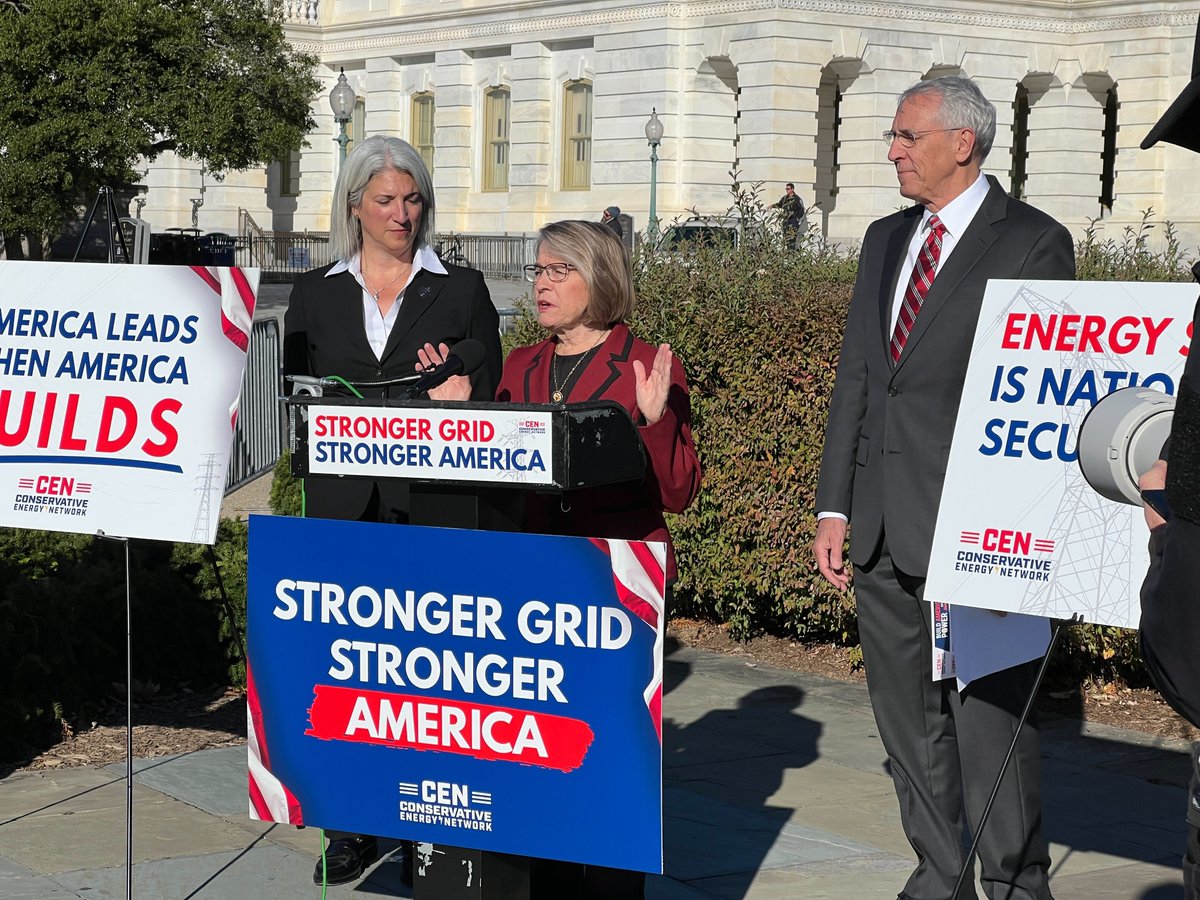 ConsEnergyNet's tweet image. Keeping America’s lights on starts with a reliable, resilient grid. 💡

Thank you @RepMMM @climate_caucus for joining us to call for action on transmission and permitting reform.