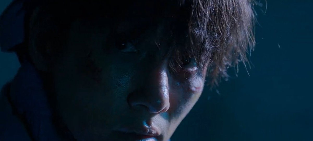 التايم كله يمدح لدرجة ما عندي كلمة أزيدها عليهم 
أربع حلقات عكست ملامحه مشاعر متناقضة بين الضعف و القوة و بين الرغبة في الموت و إرادة الحياة و بين الغضب و الظلم ..
كل ما تقول أنه وصل للذروة يصدمك أنه قادر يقدم ما هو أفضل و أقوى 
حسم افضل أداء للسنة و أحزن شخصية