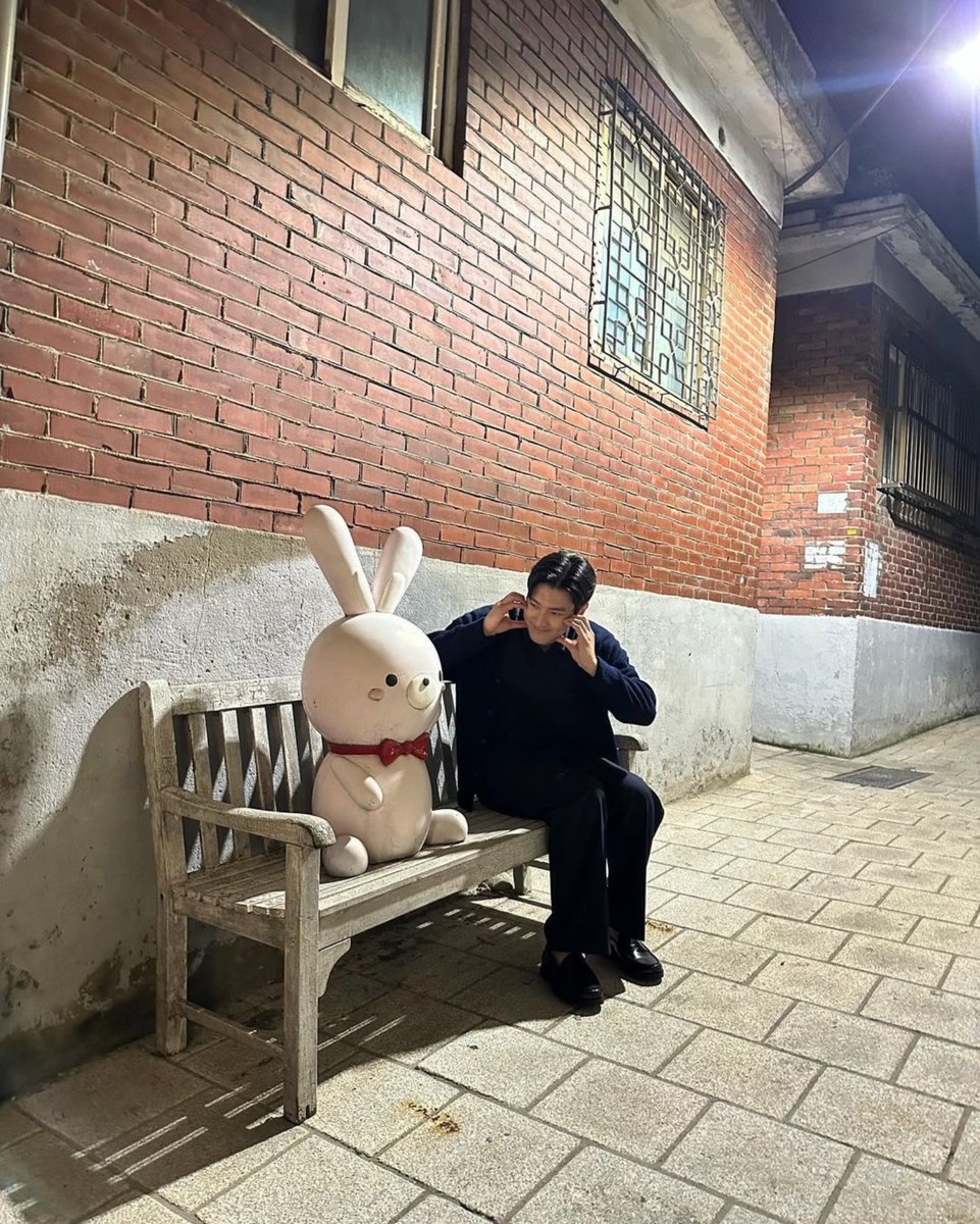 AleS_0407's tweet image. I found a bunny but someWON was missing 

#ELFSelcaDay
#슈퍼주니어_더라스트맨_스탠딩
#SUPERJUNIOR_20th_Anniversary
@siwonchoi #Siwon #최시원 #시원 
#슈퍼주니어 #superjunior