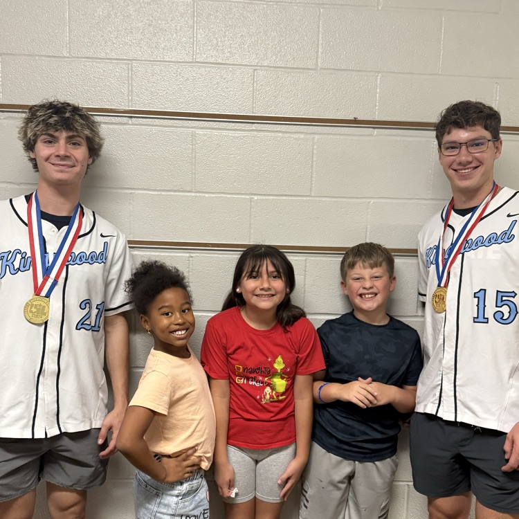 HumbleISD_GTE's tweet photo. Lunch was so much fun! Former Gators who are now Mustangs joined us! We loved having our Gators back on campus! #FutureMustang #FocusOnTheGood https://t.co/95RVLMeu21