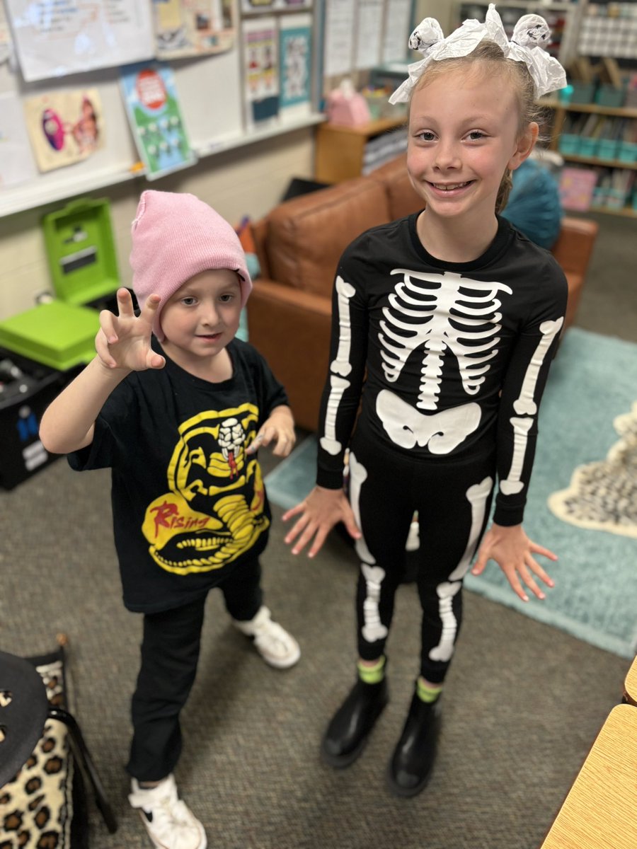 ashworth_kara's tweet photo. We had so much fun dressing up as our favorite holiday today!! #FutureMustangs 🎃🦃🎄@HumbleISD_HHE @HumbleISD_KHS https://t.co/UhslBbmIDq