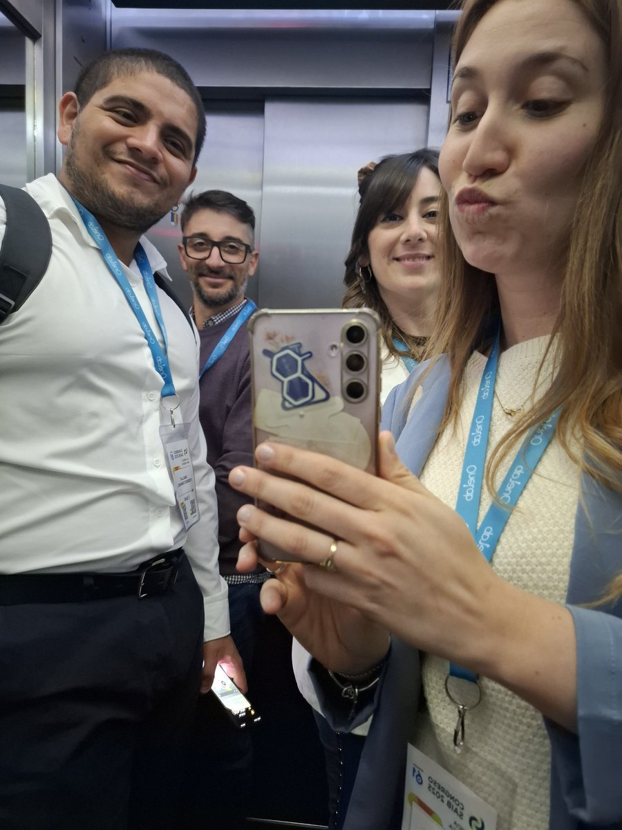 florchirodri's tweet photo. Just a week ago, I presented my research at #SAIB and had an amazing time with my lab mates!🌱❤️ Plus, I received an award for my work 🙌 . Thank you very much and can't wait for the next one!😎
@fedeaballay @Rochi__26 @petry594 https://t.co/HXMyDtARPC