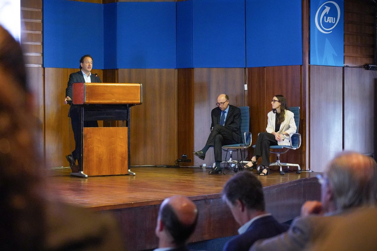 CERES_UY's tweet image. Este martes presentamos un nuevo informe de CERES: “Hacia una mayor integración de las empresas en la educación”, que analiza el potencial de la #FormacionDual para mejorar la situación educativa en Uruguay.

🗣️ Expusieron @IgnacioMunyo y @MFBetancor, y contamos con un panel de…