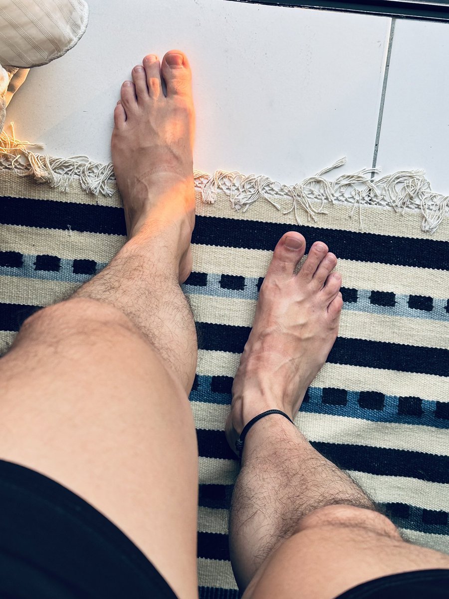Feetfirst01 tweet picture