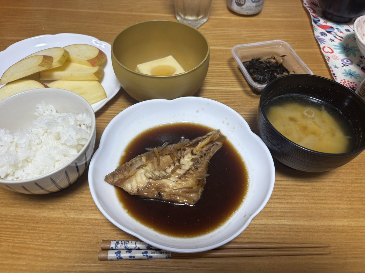URITONASU's tweet photo. 11月4日の購入ありがとうございます✨
いつも見てくださって本当���嬉しいです☺️

昨日は楽天で買った赤魚で煮付けを作ったよ〜🐟
ふっくらしてて味しみしみ💕 ごはんが進む！

#楽天ROOM #おうちごはん #赤魚の煮付け #感謝投稿

👉 ROOMはこちら
https://t.co/KhxdEg2tke https://t.co/XxTcgmLHwi