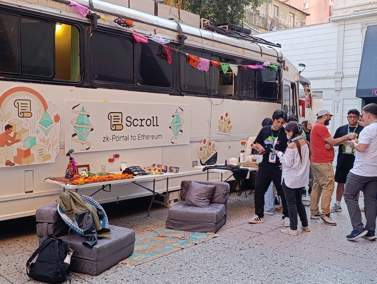 NodoLatino's tweet photo. Y sí, también llevamos el Solar Punk Bus de @0xUrbanika 🚎con recorridos y un rally en colaboración con @swaglypassport, uno de los proyectos ganadores del #BuilderProgram.

¡Felicidades al equipo de @ethereum_mexico por rifarse en esta edición!🤠 ¿Cuál fue tu momento favorito? https://t.co/n8hGIqkPcc