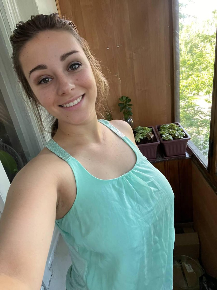 Brynleexx's tweet photo. Am I cute or sexy? Tell me below 🫣 https://t.co/boS7vt8iLd