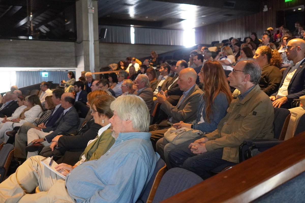 CERES_UY's tweet image. Este martes presentamos un nuevo informe de CERES: “Hacia una mayor integración de las empresas en la educación”, que analiza el potencial de la #FormacionDual para mejorar la situación educativa en Uruguay.

🗣️ Expusieron @IgnacioMunyo y @MFBetancor, y contamos con un panel de…