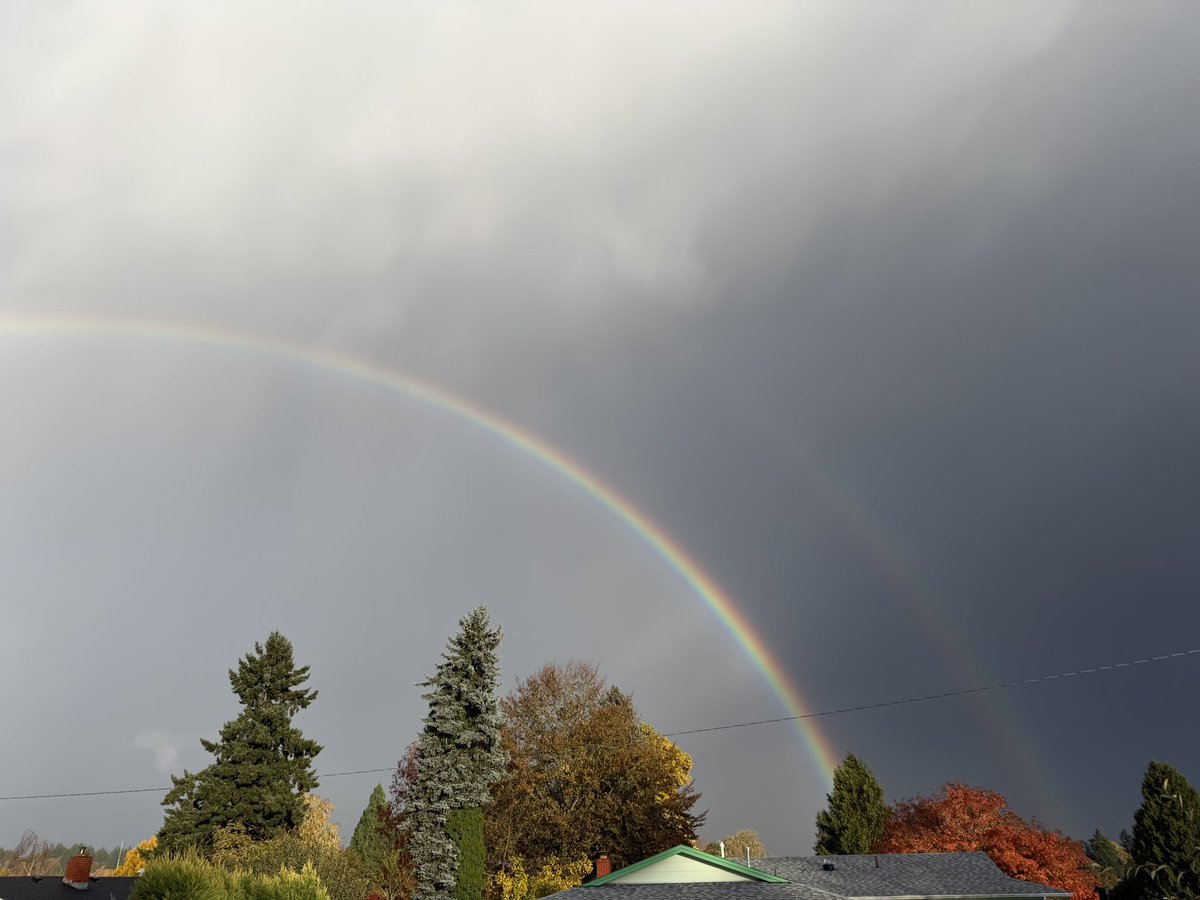 TeslaDylan's tweet image. It’s a double rainbow! 🌈