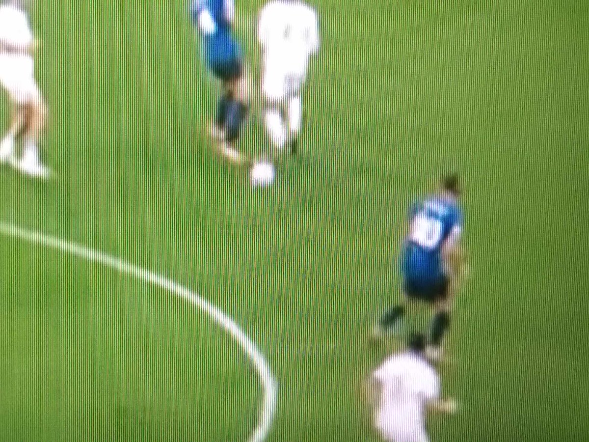 Pourtant c'est simple, je viens de remettre l'action, et c'est Egan-Riley qui remet INVOLONTEREMENT le ballon au joueur Hors jeu au depart #TeamOM #OMATA #OMATALANTA