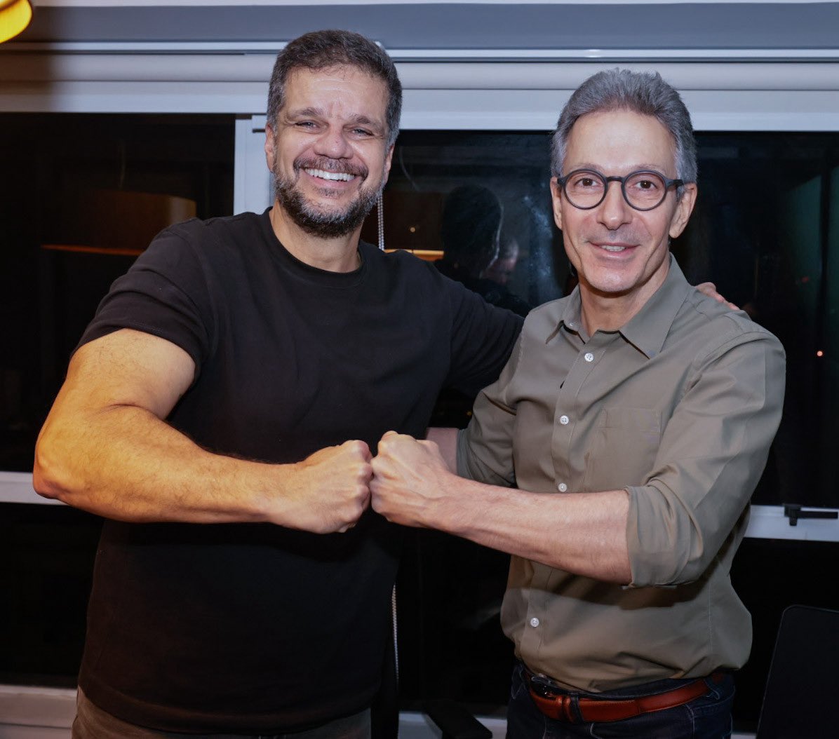 3 pessoas que querem um Brasil livre de terroristas estão se olhando nessa foto.

Nosso país tem jeito. Vamos nessa 🇧🇷