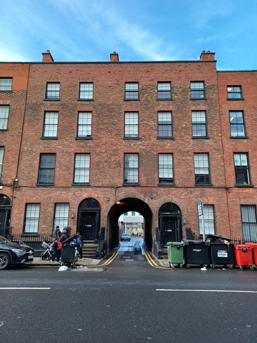 I was oddly impressed earlier with the symmetry seen today in Gardiner Place, including to a certain extent  the overflowing bins placed either side of the archway to Nerney's Court.