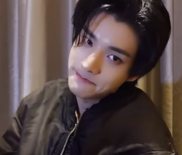 bundJakeSim's tweet image. one bite and he&apos;s gone 😖 #JAKE #제이크