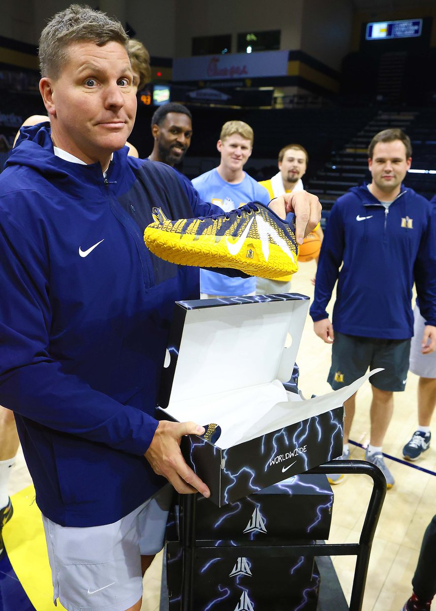 Special delivery 📦

#GoRacers🏇 | <a href="/JaMorant/">Ja Morant</a>