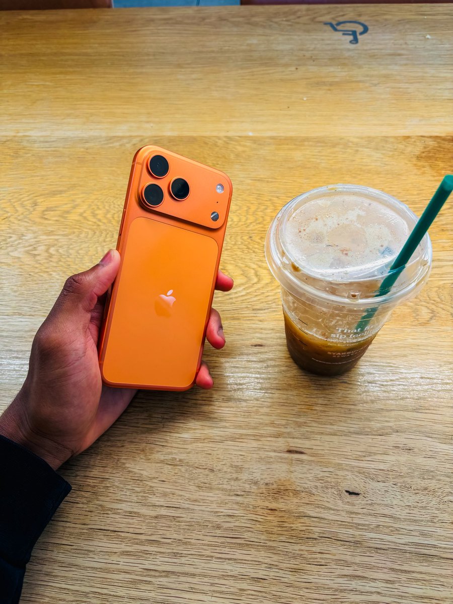The Cosmic Orange iPhone 17 Pro Max just hits different during fall 🍂
The color, the vibe, the season — perfection.