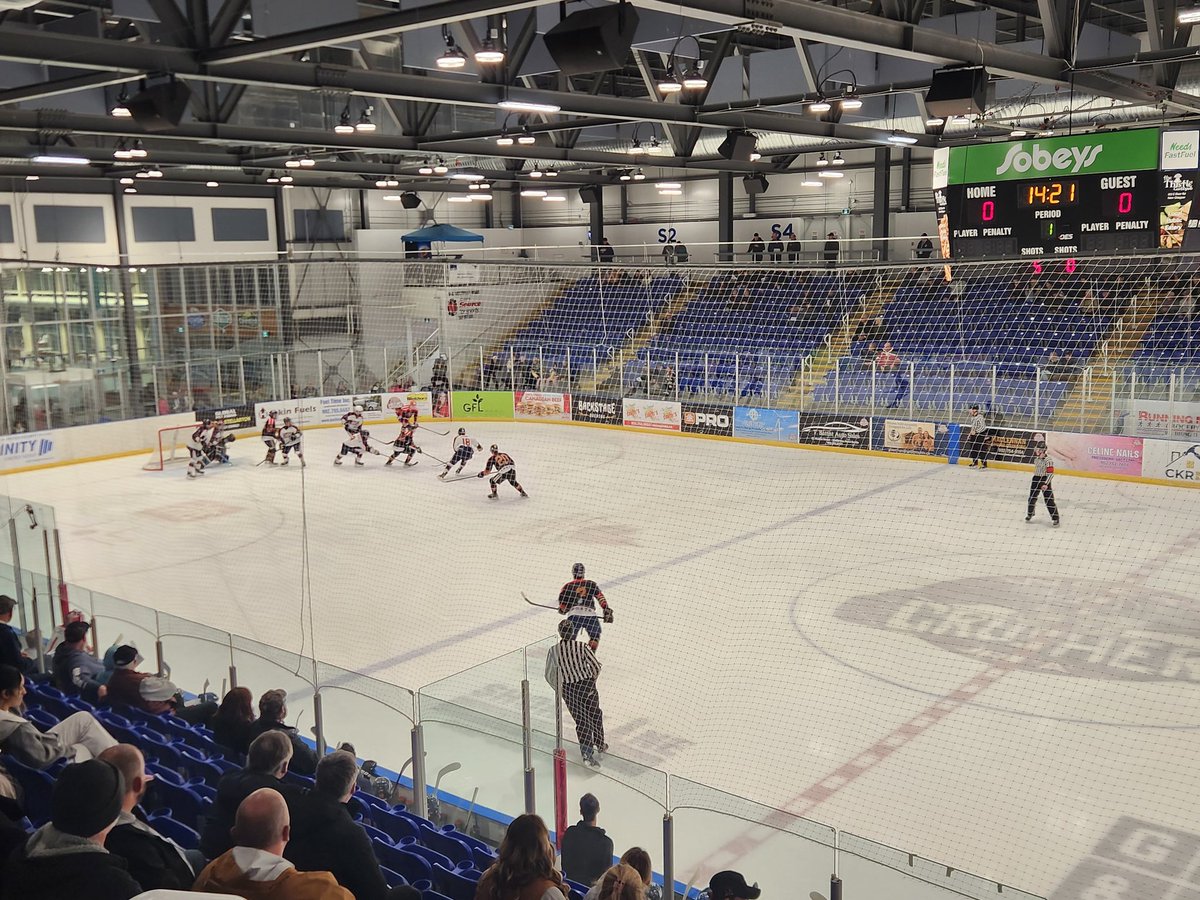 DaveDawson7's tweet photo. A night off from the World U17, why not spend some more time at the rink?
A little pre-scout of the 2025 #JAWC team at the @THEMHL #LHJAAAQ Prospects Showcase with my good friend @LoubardiasMedia https://t.co/BarTiusu5n