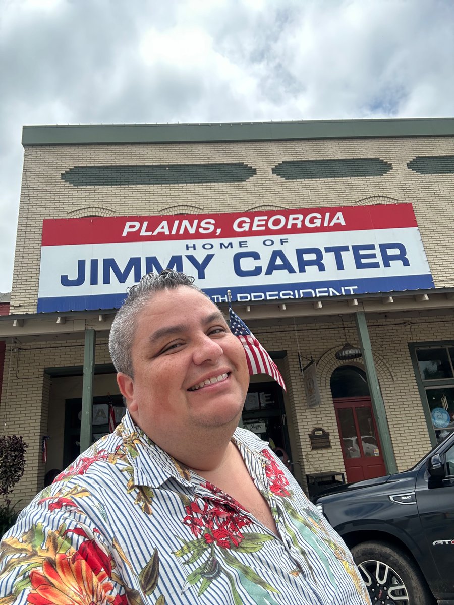 PresidentsVisit's tweet image. Yes, I Visited Plains twice this summer: this was the week Jimmy Carter’s gravesite opened 🥜 🦅🇺🇸🏛️ That peanut ice cream was bomb! 🍦

Check out “Jimmy Carter and the Carter Home” for his Presidency! visitingthepresidents.com/2023/03/06/sea…

 #JimmyCarter #Plains #president