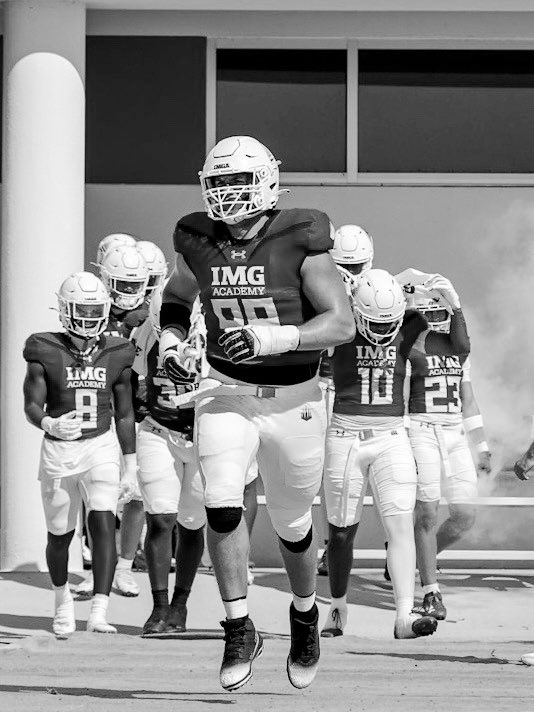 PrestonJCareyPJ's tweet image. You either survive in the jungle, or you live in the zoo.
@IMGAcademy @IMGAFootball 
#KeepWorking #GrindNeverStops #IMG