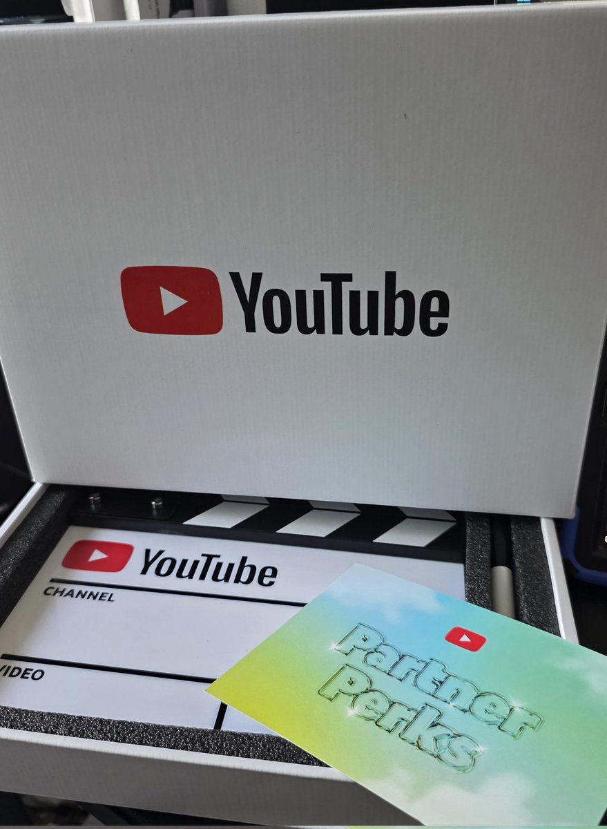 GrimRprGaming's tweet image. I got a little this cool little thing from YouTube today!

This is pretty awesome, thank you! 
@youtube @YouTubeCreators #partnerperks 
#YouTuber #smallyoutuber