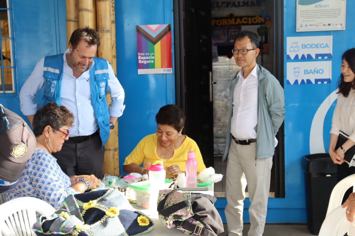 (6/6) Finalizamos el recorrido en el Centro de Desarrollo Comunitario de El Palmar, donde se imparten cursos de música, arte, inglés y deporte. 🎨🎶
Así, ACNUR puede identificar necesidades y promover el acceso a servicios.