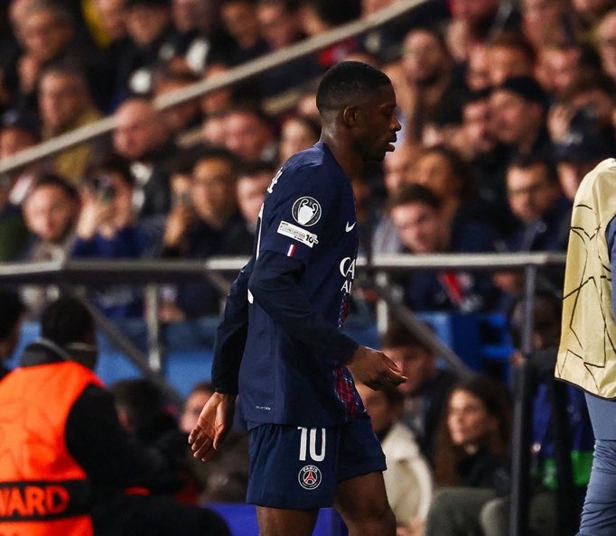MegaPSG_'s tweet image. 🚨Dembélé s'était plaint de douleurs à un mollet dimanche, mais il avait pu s'entraîner normalement lundi et des examens n'avaient rien révélé. 

Il a joué strappé et s'est finalement donné une lésion.🏥🇫🇷

On ne le reverra pas avant fin novembre.

(L’EQUIPE)
