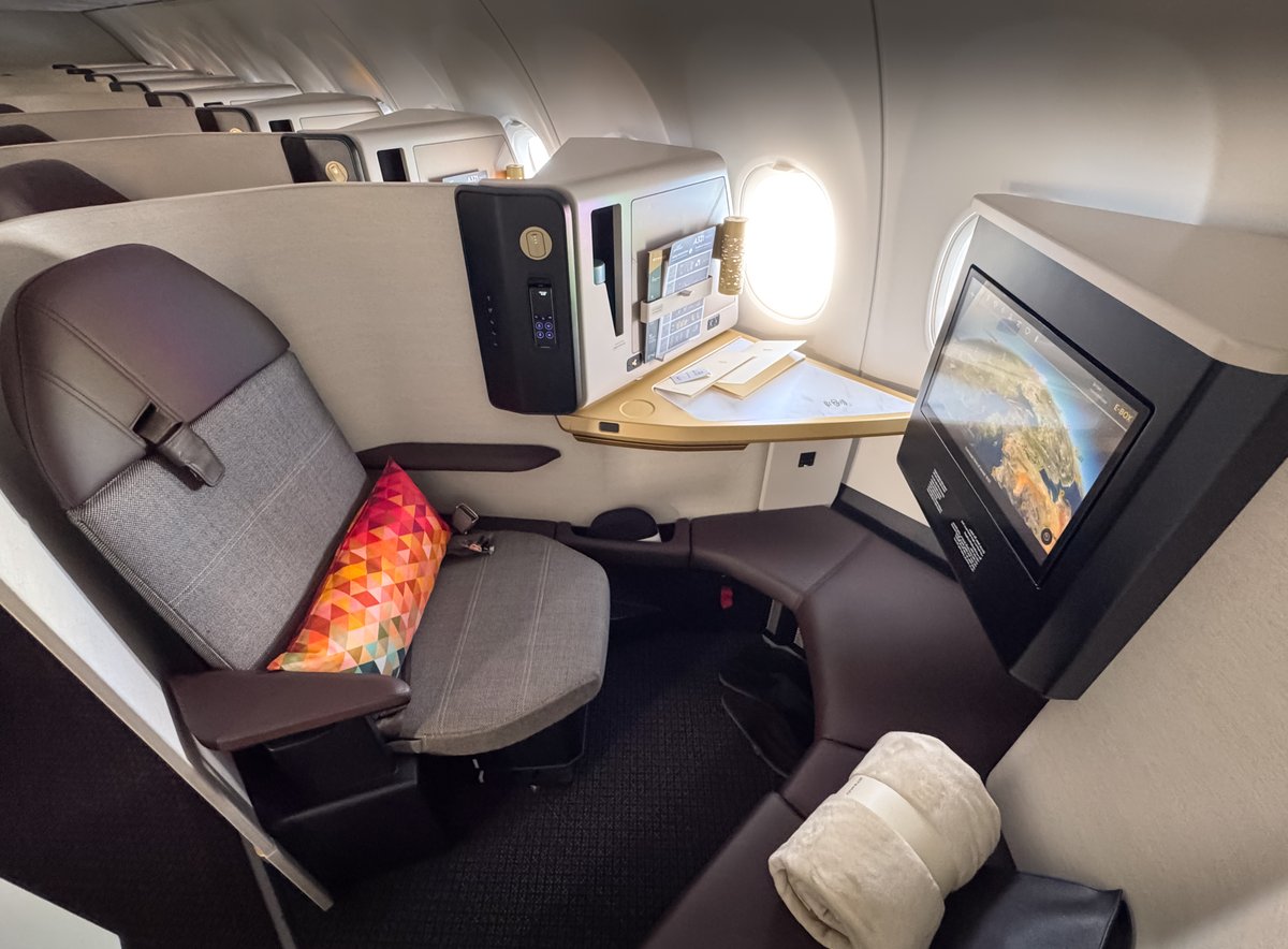 geeks_aviation's tweet photo. I just tried out Etihad's A321LR First Class product, check out the full video on YouTube: https://t.co/y3ghDVsaGU https://t.co/hYHCaxEVh2
