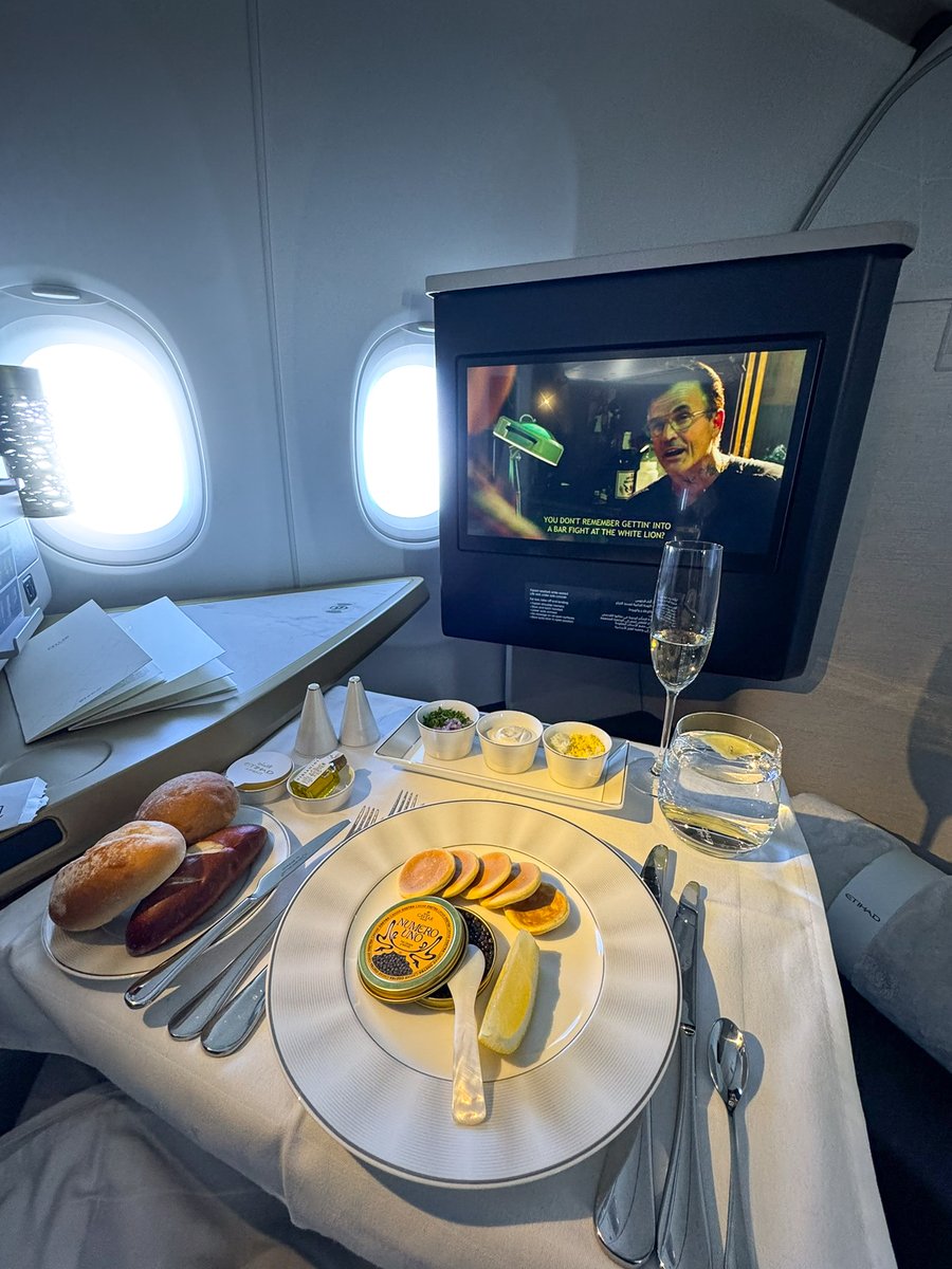 geeks_aviation's tweet photo. I just tried out Etihad's A321LR First Class product, check out the full video on YouTube: https://t.co/y3ghDVsaGU https://t.co/hYHCaxEVh2