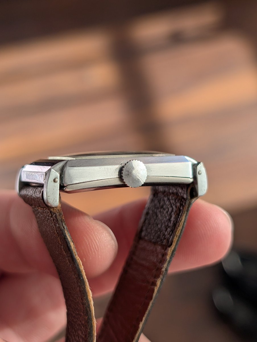 TempusArtPhoto's tweet photo. Cette petite montre Gété est disponible ✨

Boîtier art déco avec cornes amovibles
Mouvement mécanique à remontage manuel

Fonctionne parfaitement 

250€ 🚩 https://t.co/mATEXX0wNo