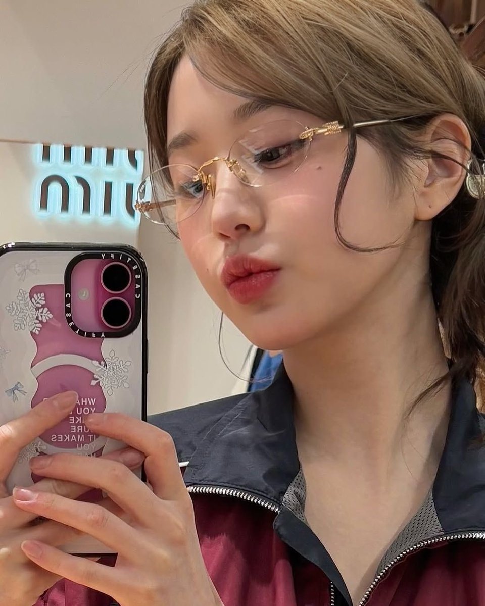𝘵𝘩𝘦 𝘔𝘰𝘰𝘯𝘷𝘦𝘪𝘭 tweet media