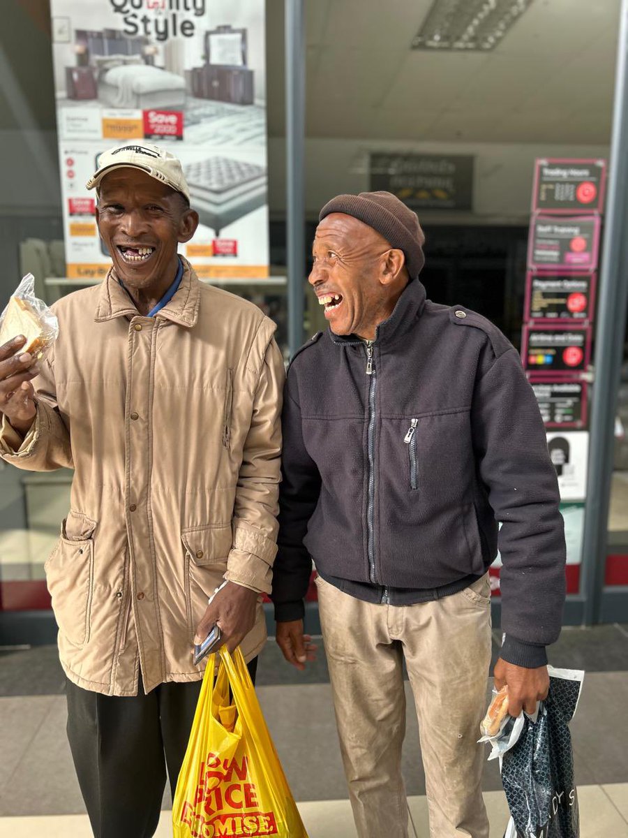 MayfieldSquare's tweet photo. When small moments make the biggest smiles. 🥪 😀 

#MayfieldSquare #SASSA #GrantDays #SandwichServing #CommunitySupport https://t.co/NB2lqlNO8M