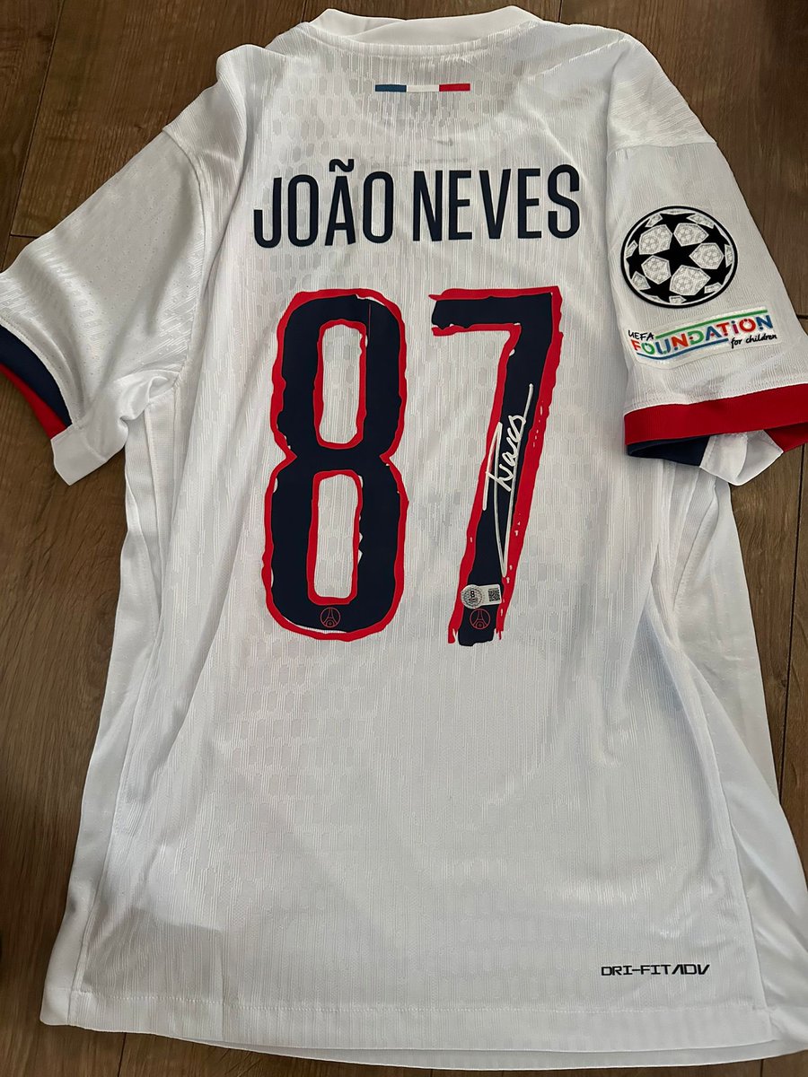 _ROMemorabilia_'s tweet image. Signed PSG shirts with Becketts barcode authentication which you can verify on the official Becketts website ✍️ 

Shirts can be framed with any 2 photos of your own choice and name plaque or framed with no photos and no name plaque 🖼️