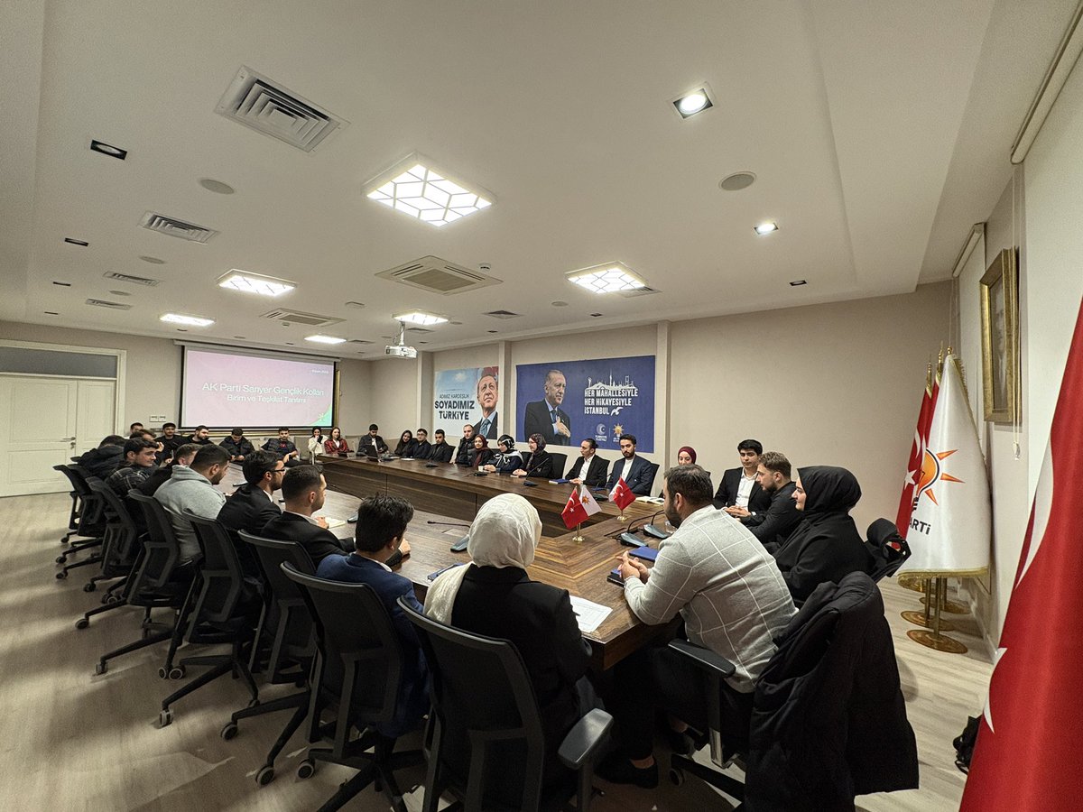 Atamanın ardından teşkilatımızla ilk toplantımızı gerçekleştirdik.

Sarıyer’de gençliğin sesi olmak, sokakta, sahada ve her alanda güçlü bir gençlik hareketi oluşturmak için çalışmalarımıza başladık.

Toplantımız hayırlara vesile olsun…💐🩷🙋🏼‍♀️