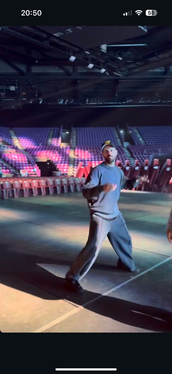 Story de <a href="/MPokora/">Matt Pokora</a>  «J’peux courir, j’peux machin, j’peux aller t’checker les gens !! »
Les gars, soyez civilisés s’il y a zéro barrière entre lui et nous pour cette tournée  😎🔥 #AdrenalineTour