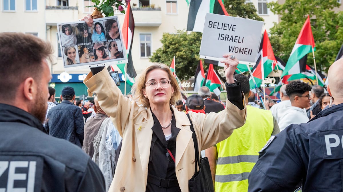 welt's tweet image. „Vorbild für uns alle“ – Zentralrat der Juden ehrt Karoline Preisler mit Preis to.welt.de/Ox46ueS