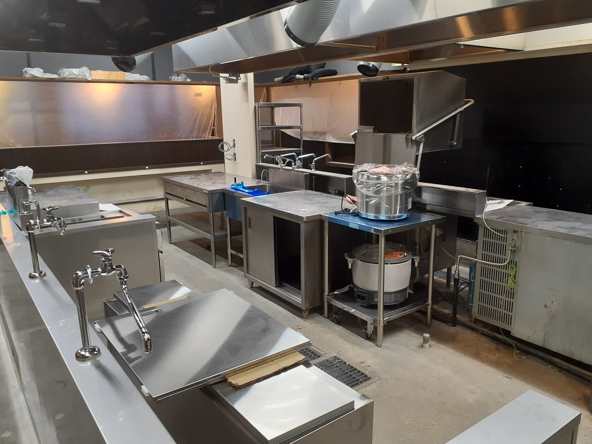 judouya_mito's tweet image. 家系仕様の厨房も大分出来上がって来ました。
もう、完成してスープを炊いて麺を茹でてお出しする。ご飯をよそる。焼豚を焼く等のイメージが湧きます。プレオープンは12月6日(土)、7日(日)になります。Xフォローのお客様に限り次回使えるラーメン無料券をお配りします。
清水社長も来店します。
